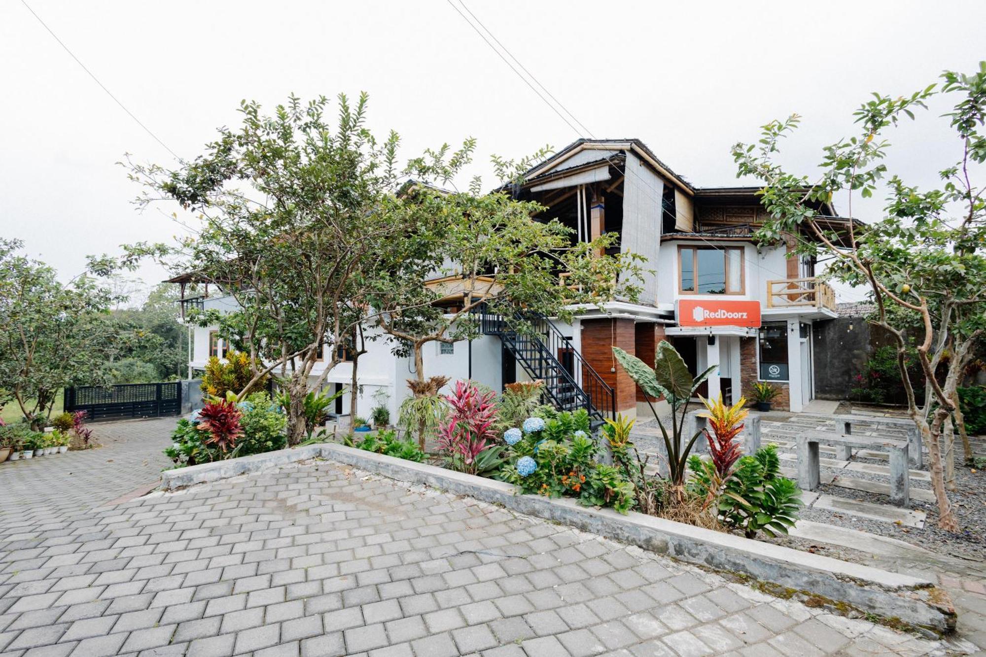 Reddoorz Syariah At Wisma Djokorio Poncokusumo Malang Exteriér fotografie