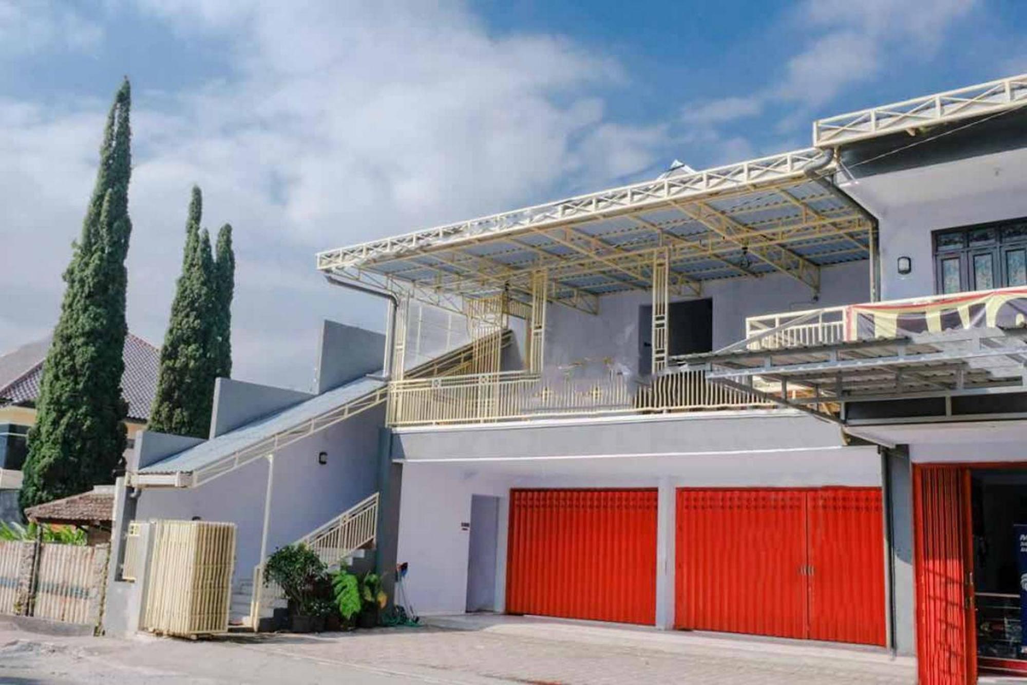 Reddoorz Syariah At Wisma Djokorio Poncokusumo Malang Exteriér fotografie