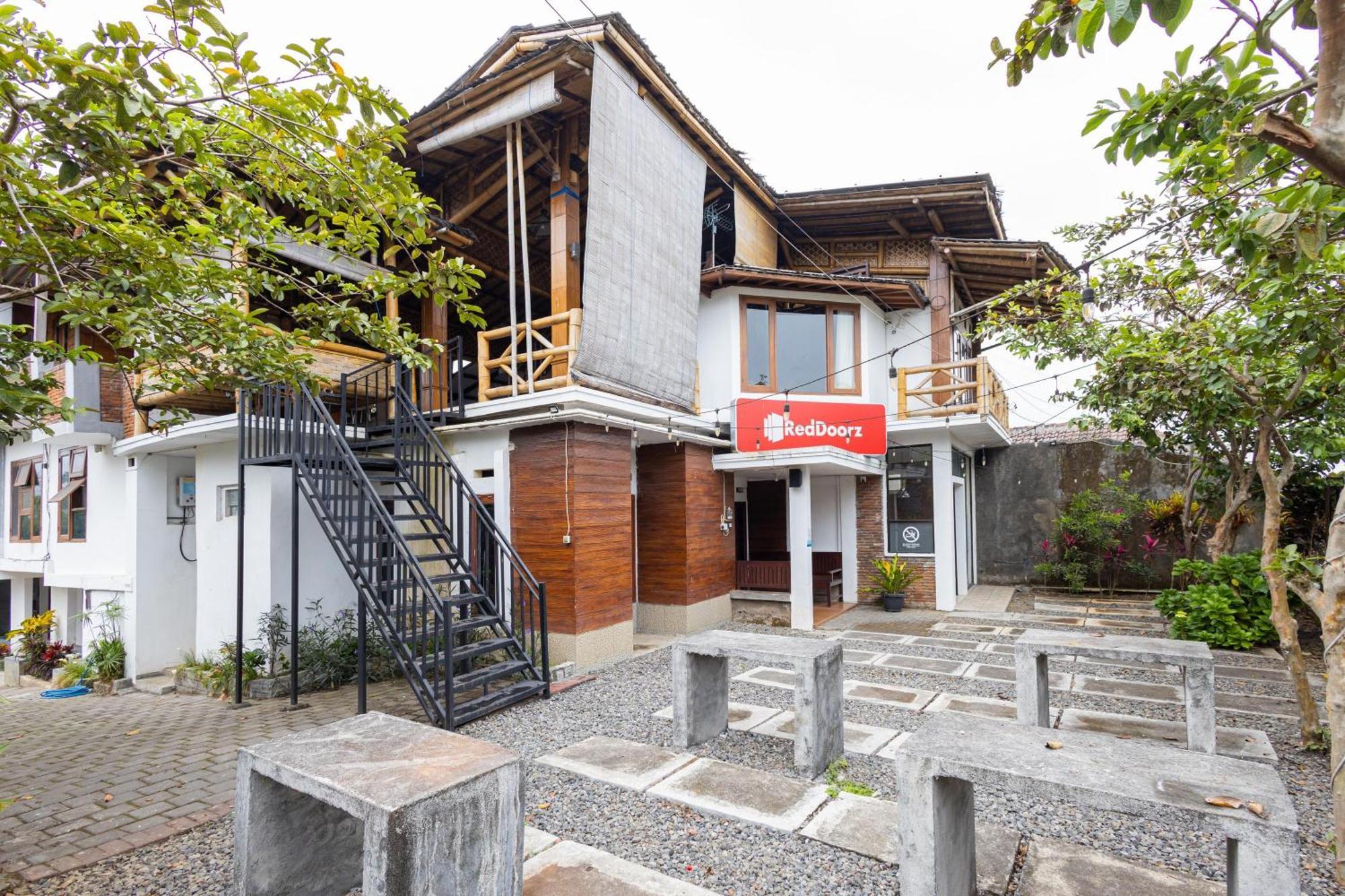Reddoorz Syariah At Wisma Djokorio Poncokusumo Malang Exteriér fotografie