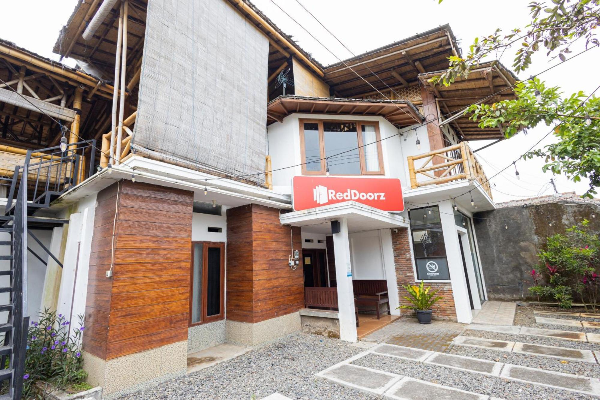 Reddoorz Syariah At Wisma Djokorio Poncokusumo Malang Exteriér fotografie