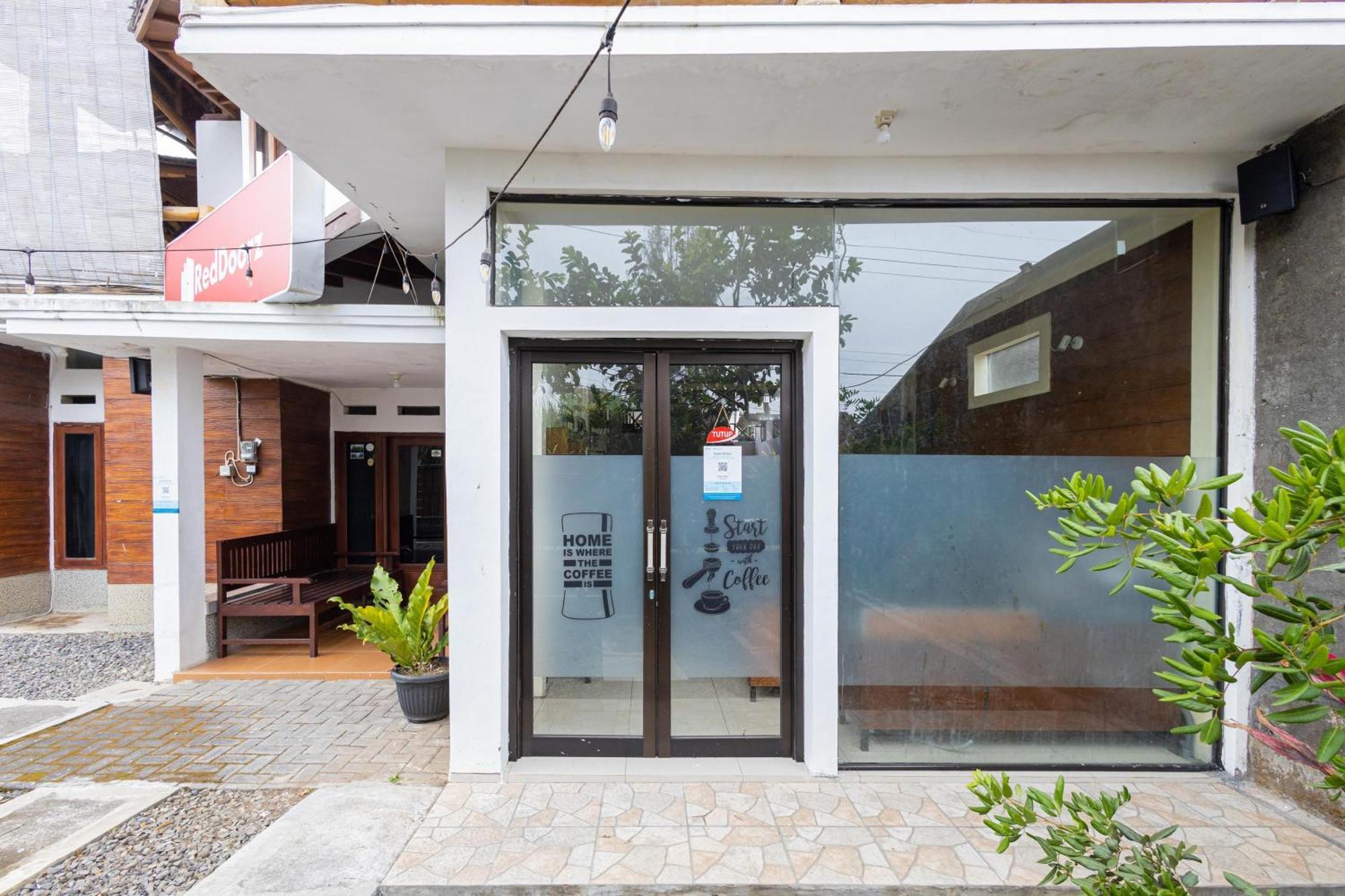 Reddoorz Syariah At Wisma Djokorio Poncokusumo Malang Exteriér fotografie