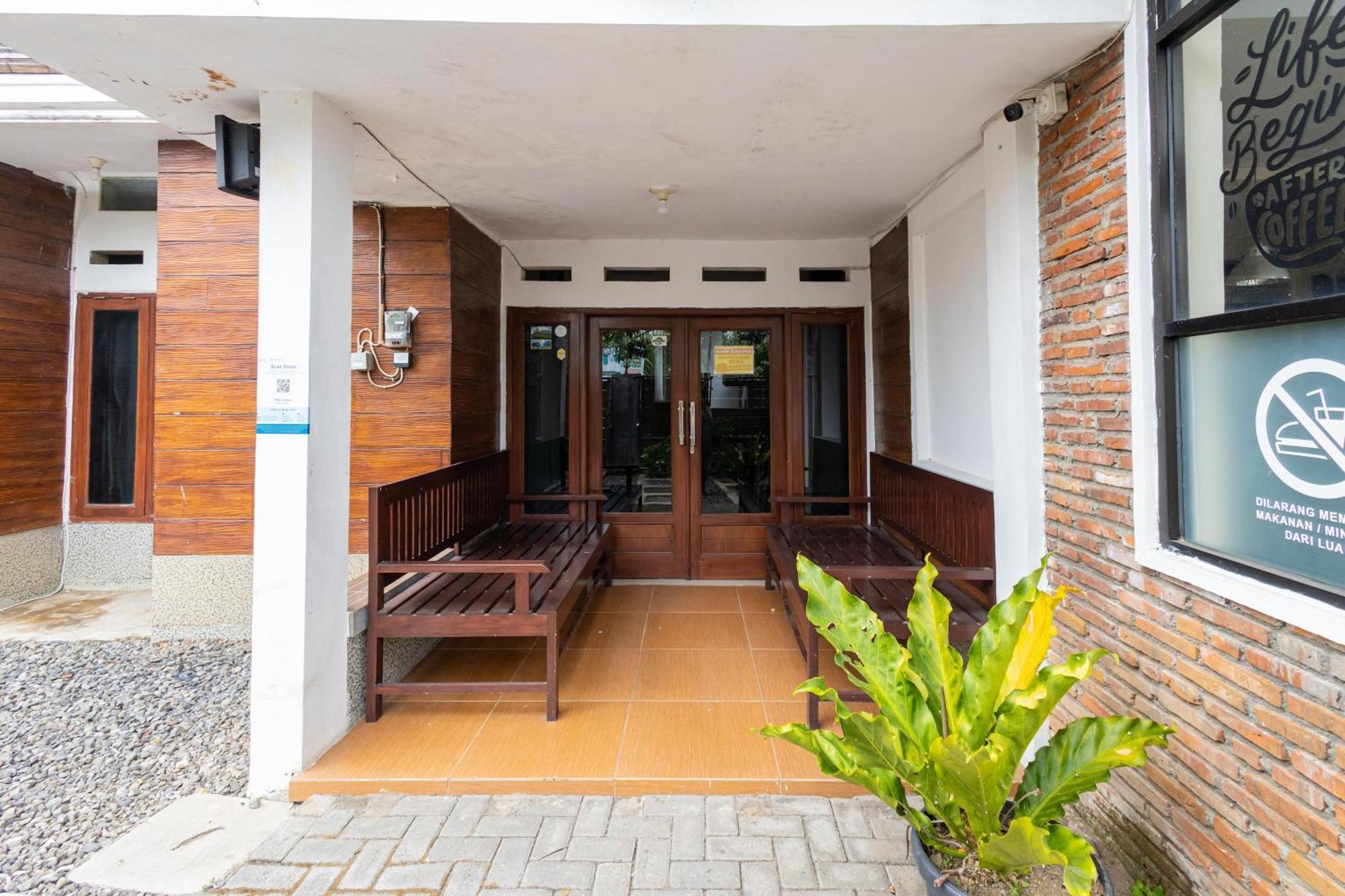 Reddoorz Syariah At Wisma Djokorio Poncokusumo Malang Exteriér fotografie