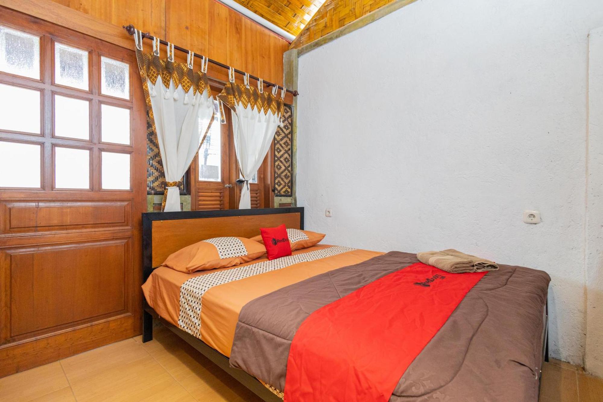Reddoorz Syariah At Wisma Djokorio Poncokusumo Malang Exteriér fotografie