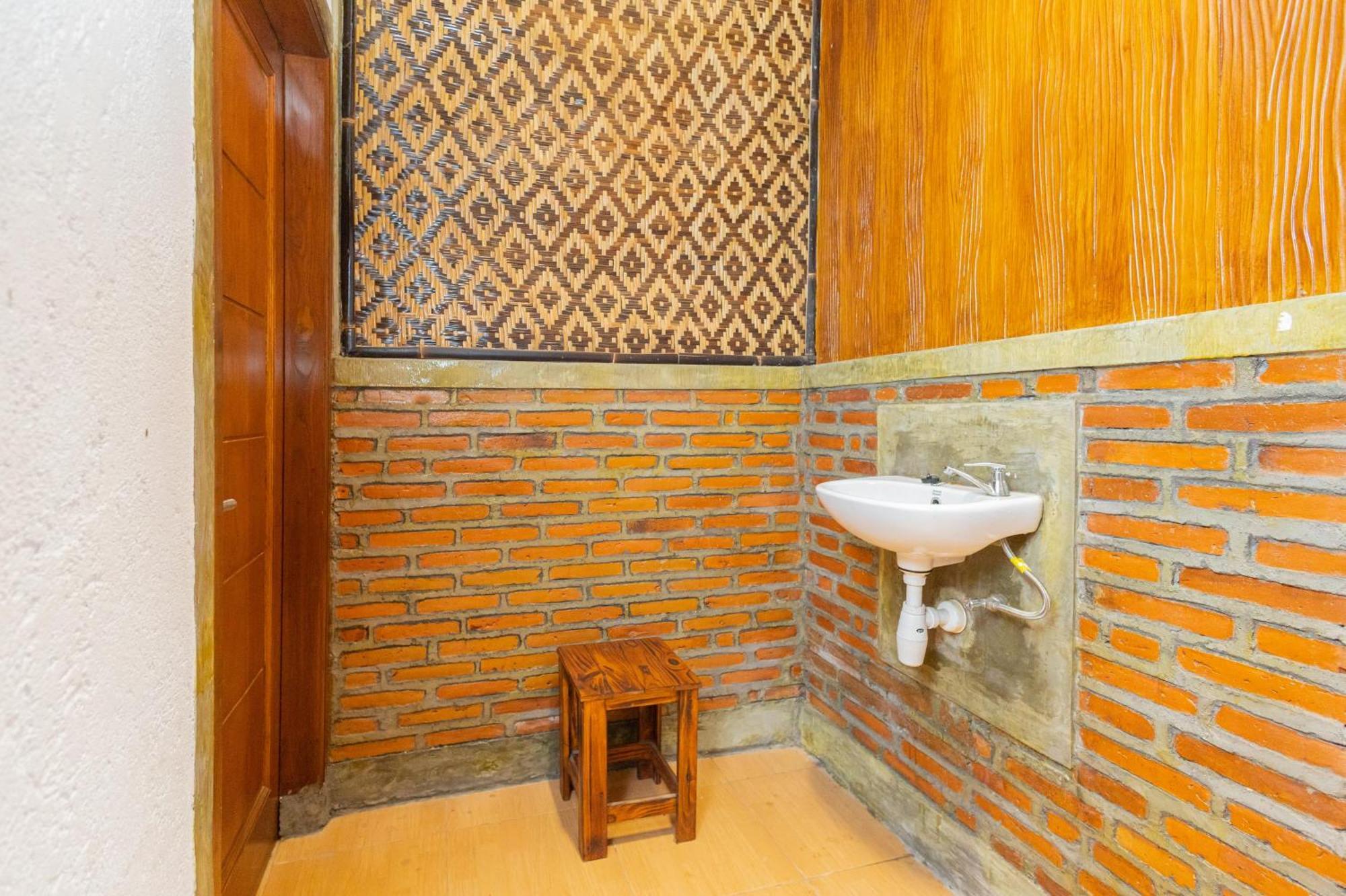 Reddoorz Syariah At Wisma Djokorio Poncokusumo Malang Exteriér fotografie
